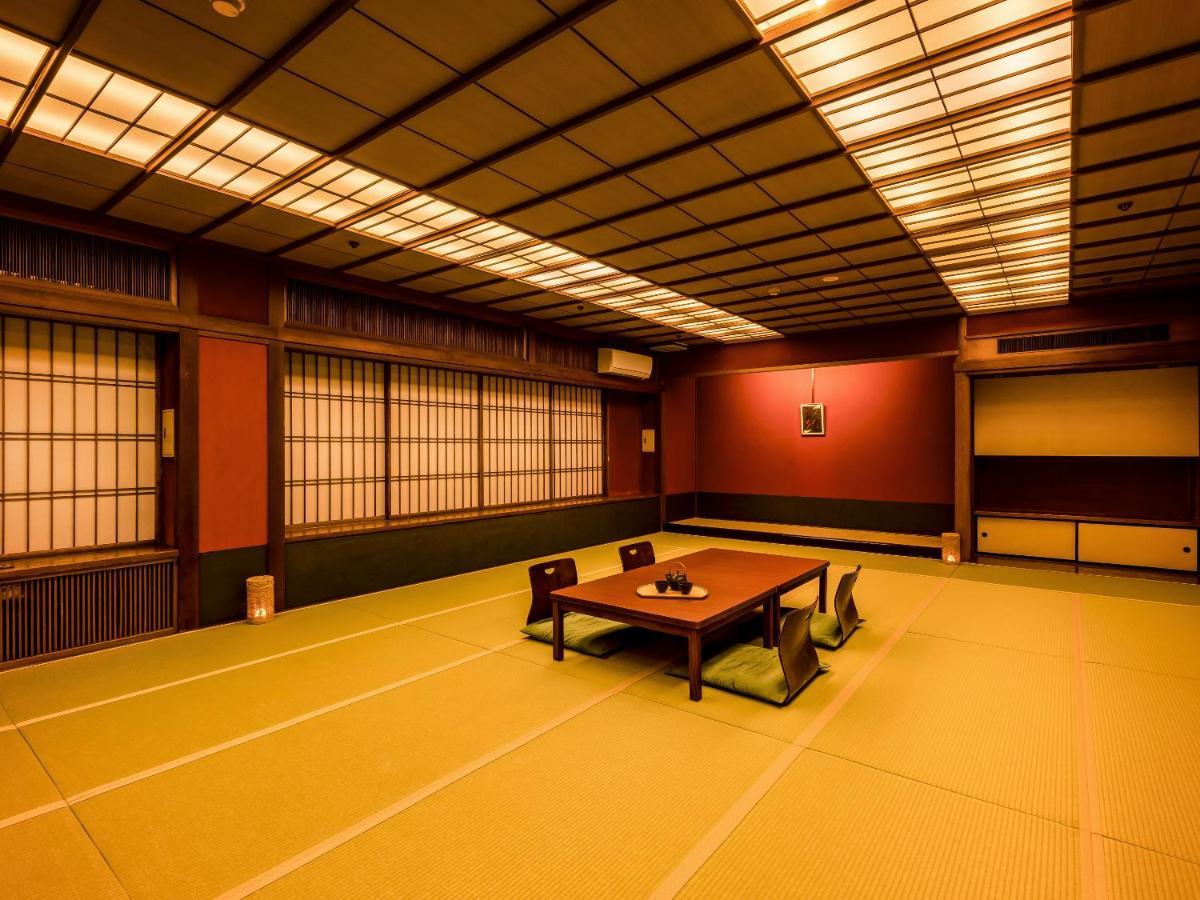 Отель Ooedo Onsen Monogatari Yamashiro Saichoraku Кага Экстерьер фото