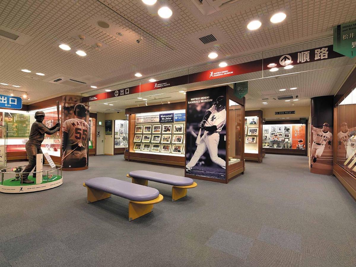 Отель Ooedo Onsen Monogatari Yamashiro Saichoraku Кага Экстерьер фото